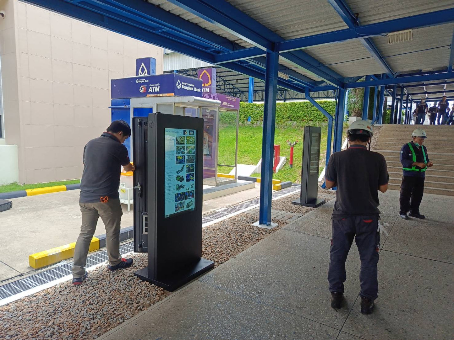Outdoor Digital Signage Display Stand 32-65"